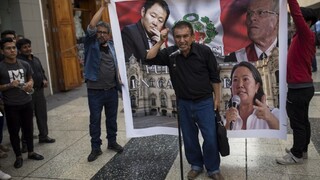 Prezident Peru Kuczynski pod tlakom opozície podal demisiu