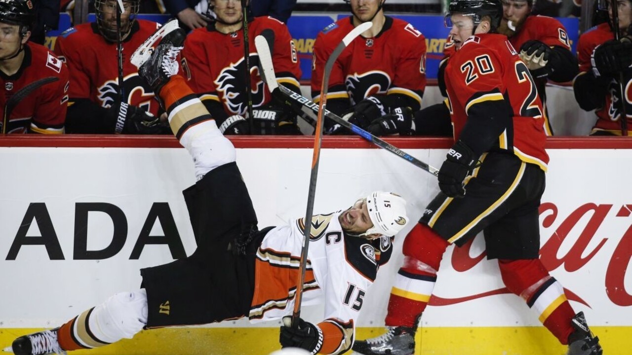 NHL: Pánik bodoval v treťom zápase po sebe, prekonal brankára Ullmarka