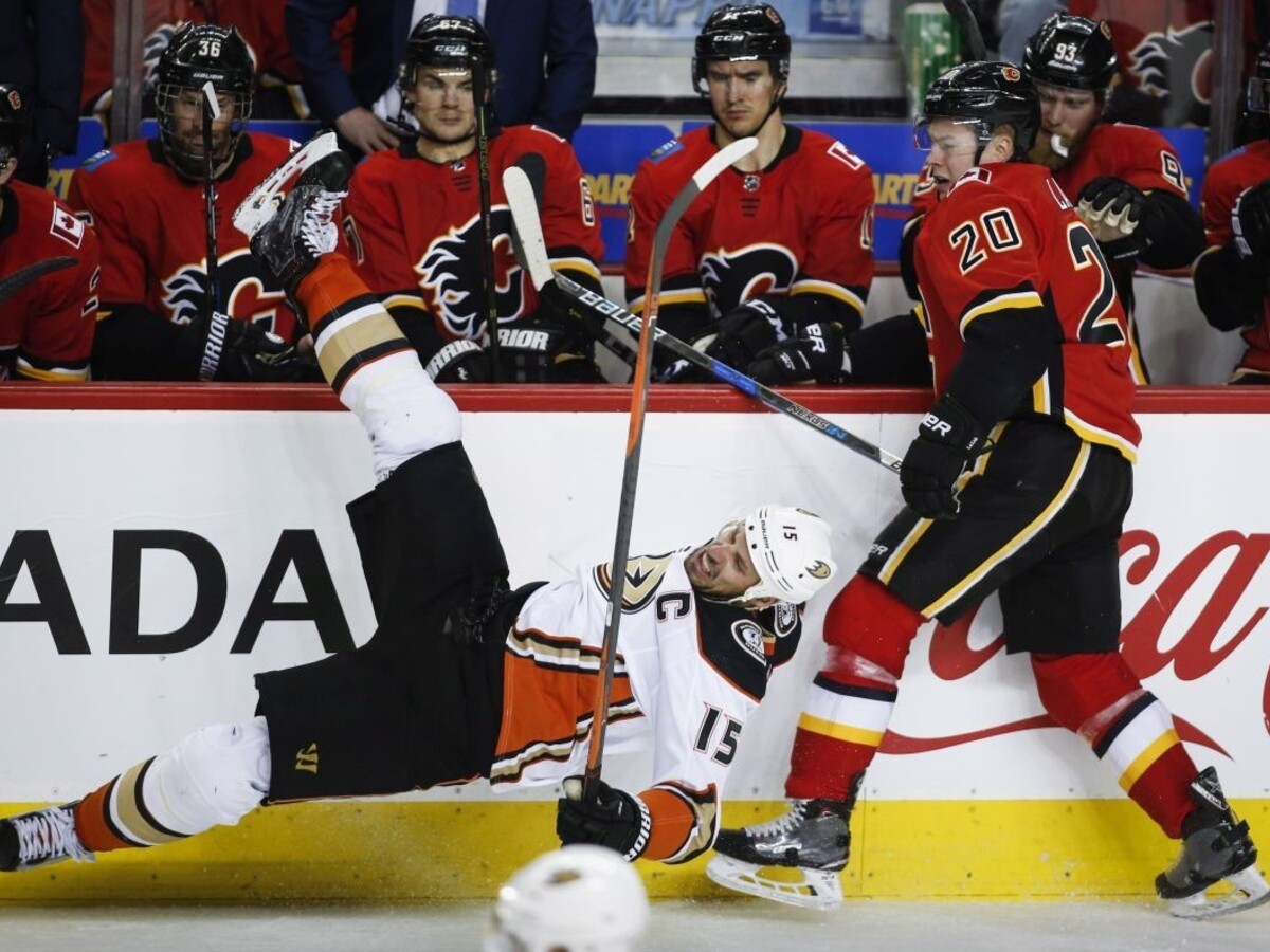 NHL: Pánik bodoval v treťom zápase po sebe, prekonal brankára Ullmarka