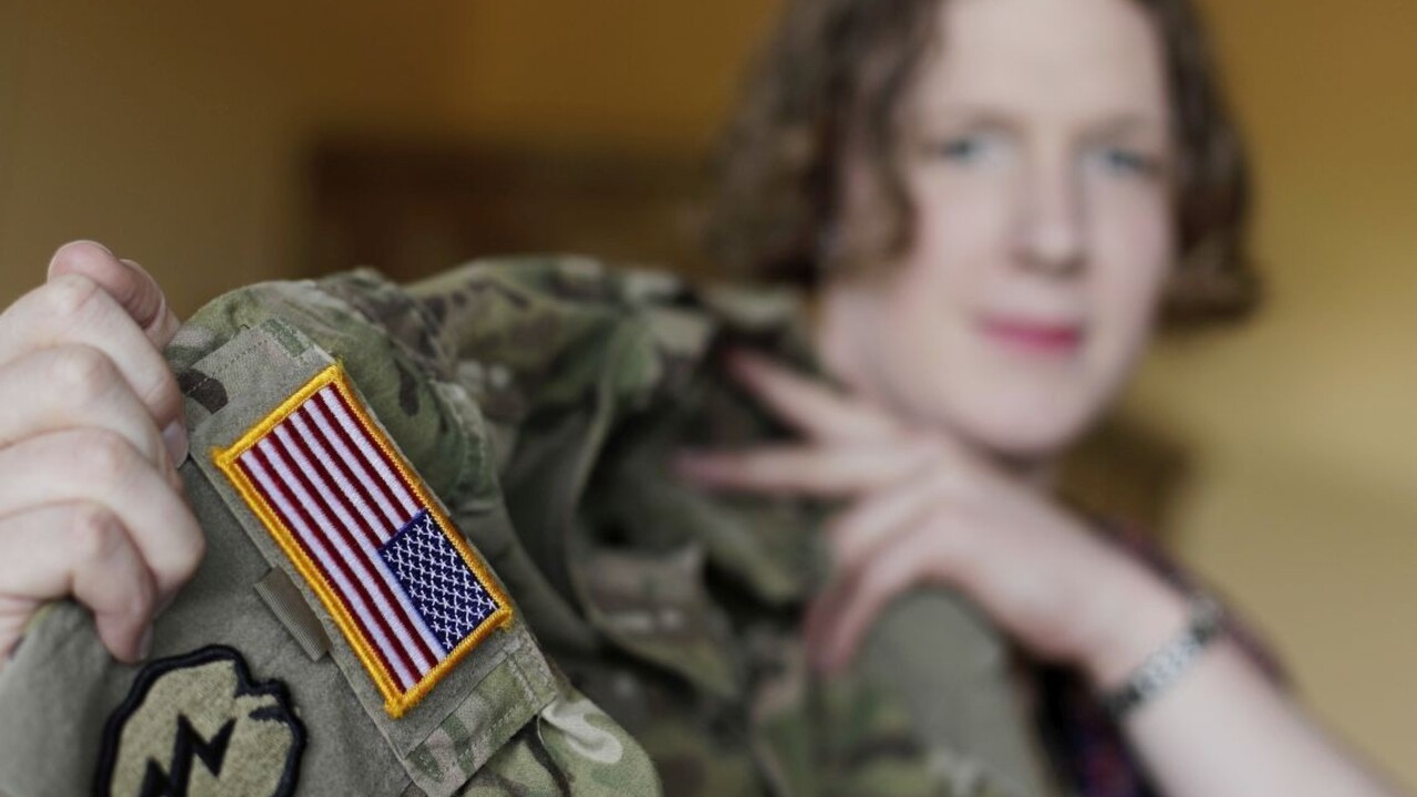 Transrodoví ľudia sa do armády USA nedostanú, sú vraj hrozbou