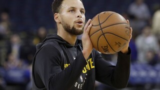 Curry sa po prestávke opäť zranil, bol však najlepším strelcom
