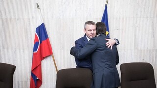 Premiér sa chce zbaviť nálepky. Je pripravený trestať aj členov Smeru