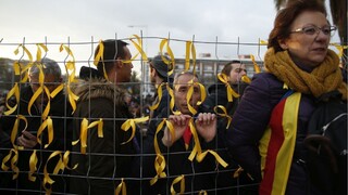 Puigdemonta zadržali a previezli do väznice, Katalánci protestovali