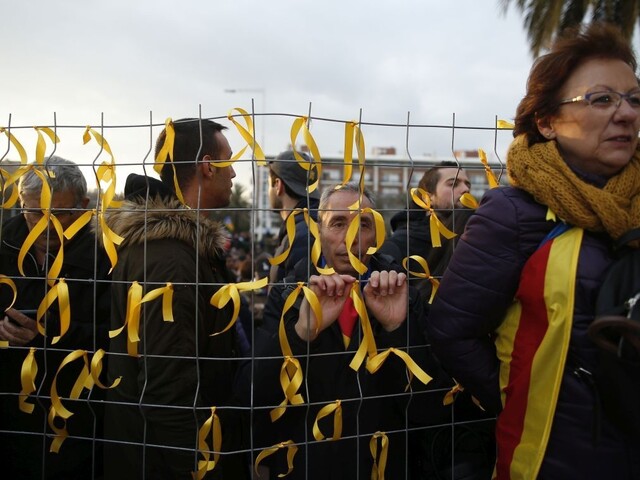 Puigdemonta zadržali a previezli do väznice, Katalánci protestovali