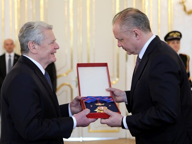 Kiska vyznamenal bývalého prezidenta SRN za mimoriadne zásluhy