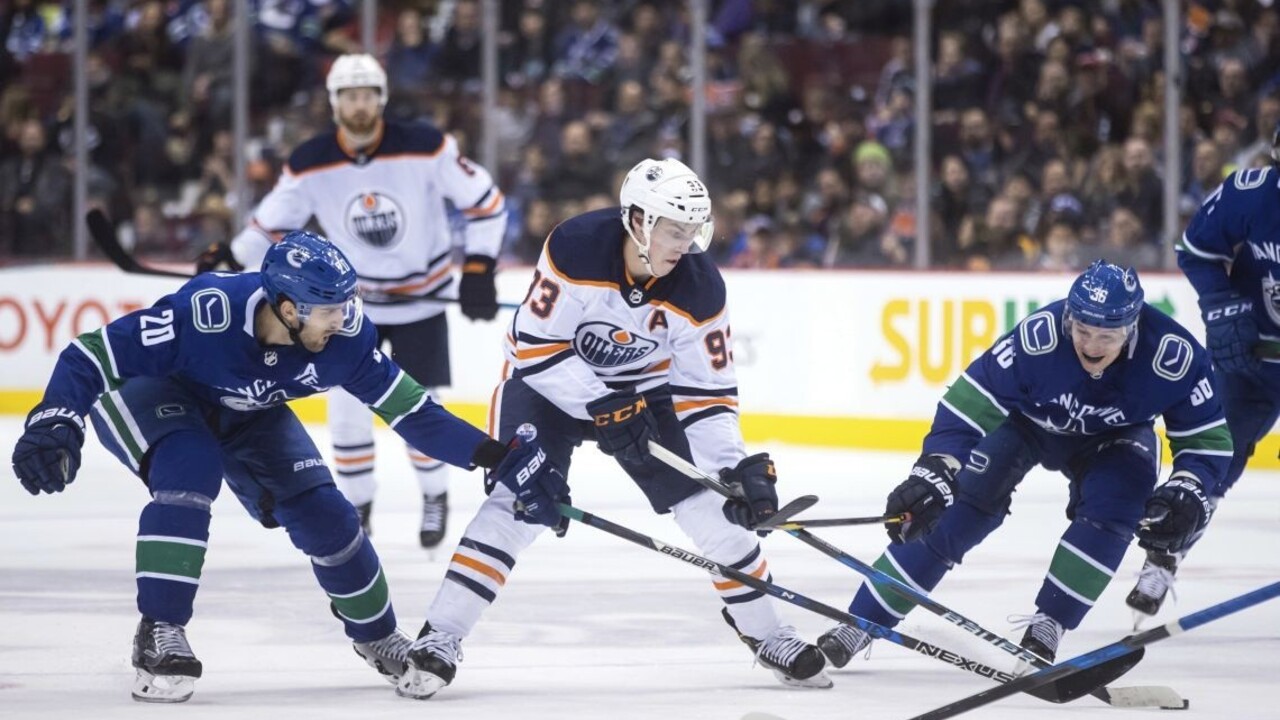 NHL: Jurčo prispel k triumfu Blackhawks, Sekera asistoval McDavidovi