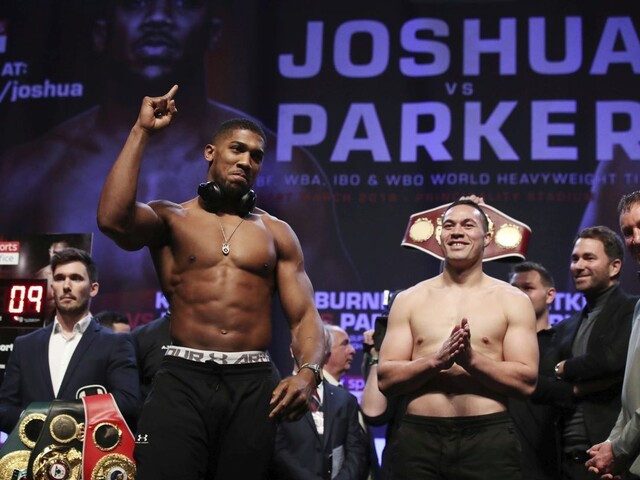 Fanúšikovia boxu si prídu na svoje. Joshua a Parker sa stretnú v ringu