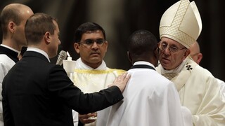 Pápež pokrstil migranta, ktorého označil za príklad statočnosti