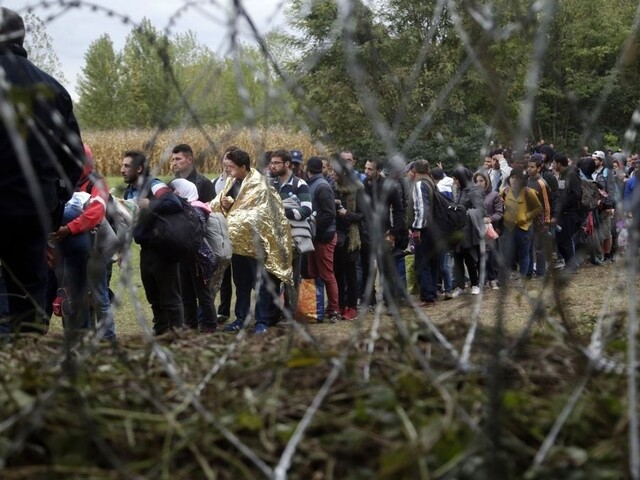 Dohodu o presídlení migrantov stopli, vyvolala odpor miestnych
