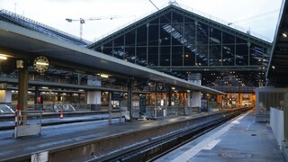 Streľba na stanici v Paríži. Útočník sa vyhrážal policajtom nožom s 30-centimetrovou čepeľou