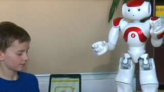 Roboti suplujú učiteľov / Detská hra v podaní profesionálov