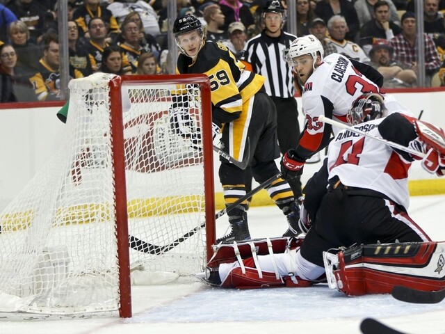 NHL: Program vyraďovacej časti je známy, odštartujú tri série