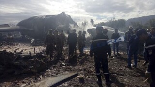 Haváriu vojenského lietadla v Alžírsku neprežilo vyše 250 ľudí