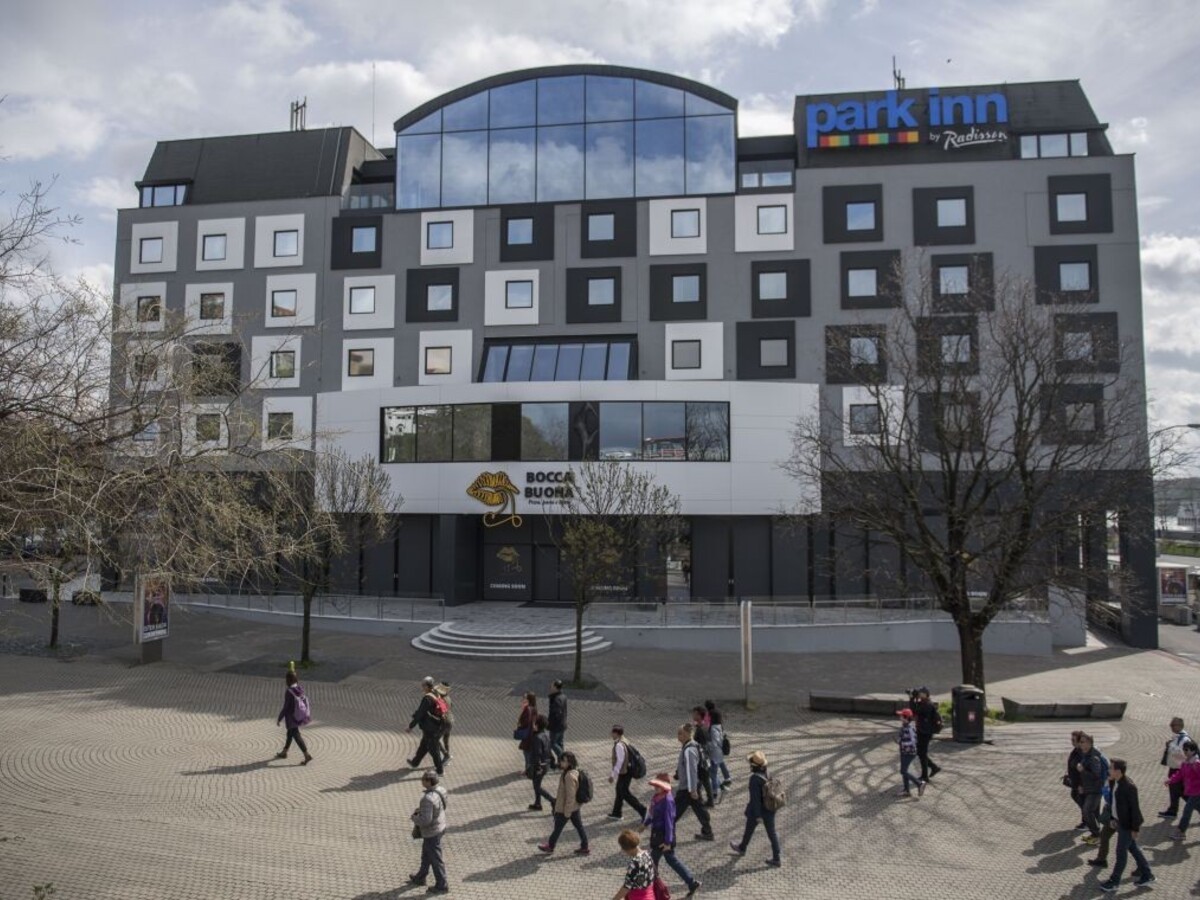 Najkritizovanejší bratislavský hotel musí zmeniť fasádu