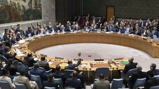 Západ kontruje svojou rezolúciou, odsudzuje nasadenie chemických zbraní v Sýrii