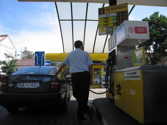 Naše peňaženky pocítili zdražovanie, platíme viac za jedlo aj auto