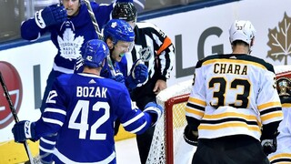 NHL: Boston podľahol Torontu, nepomohol ani Chárov zákrok
