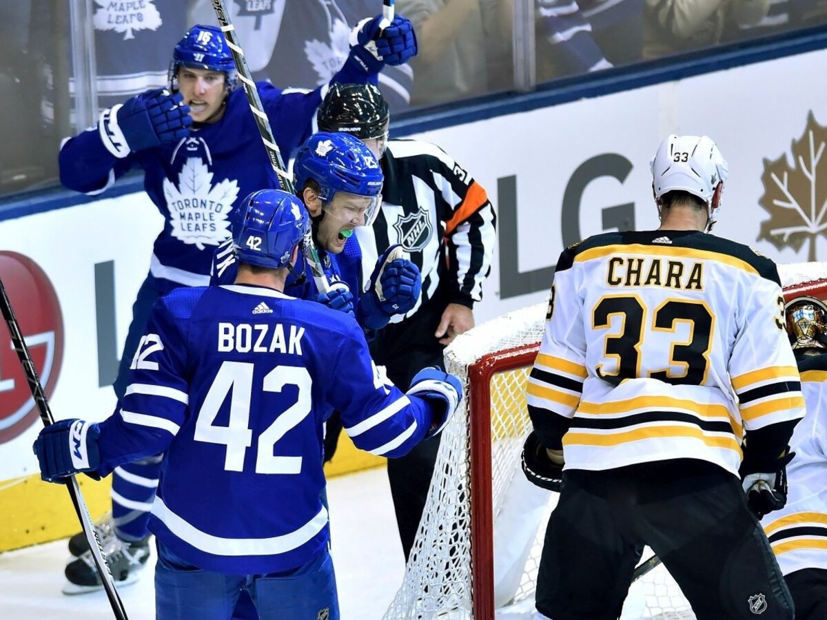 NHL: Boston podľahol Torontu, nepomohol ani Chárov zákrok