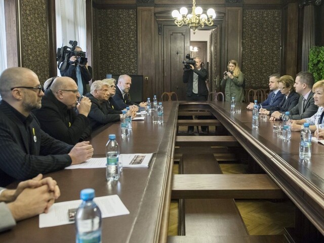 Laššáková umelcov nepresvedčila, stále žiadajú jej odstúpenie