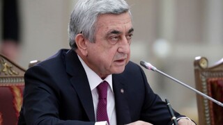 Arménsky parlament zvolil nového premiéra, tento krok spôsobil v krajine nepokoje