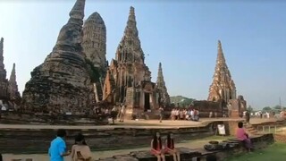 Seriálová mánia v Thajsku / Slnečnicové labyrinty