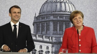 Merkelová prijala Macrona, debatovali aj o budúcnosti EÚ
