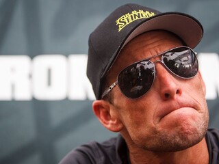 Armstrong mal vrátiť sponzorské dary, s vládou sa dohodol mimosúdne