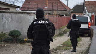 Boss Okoličány stále uniká, päť jeho kumpánov je už vo väzení