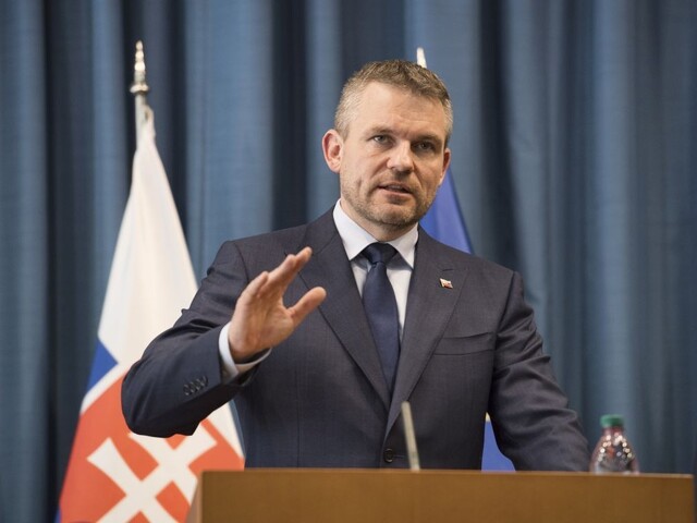 Vytvorte v rezortoch zoznamy priorít, žiada Pellegrini ministrov
