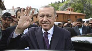 Turci budú voliť počas výnimočného stavu, opozícia má obavy