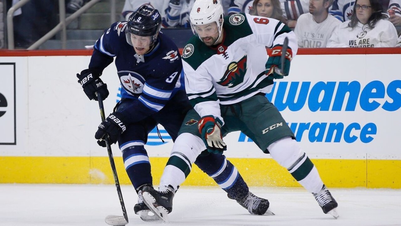 NHL: Winnipeg postúpil do 2. kola play-off, Minnesotu zdolal piatimi gólmi