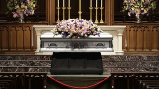 Na poslednú rozlúčku s Barbarou Bushovou prišli aj exprezidenti