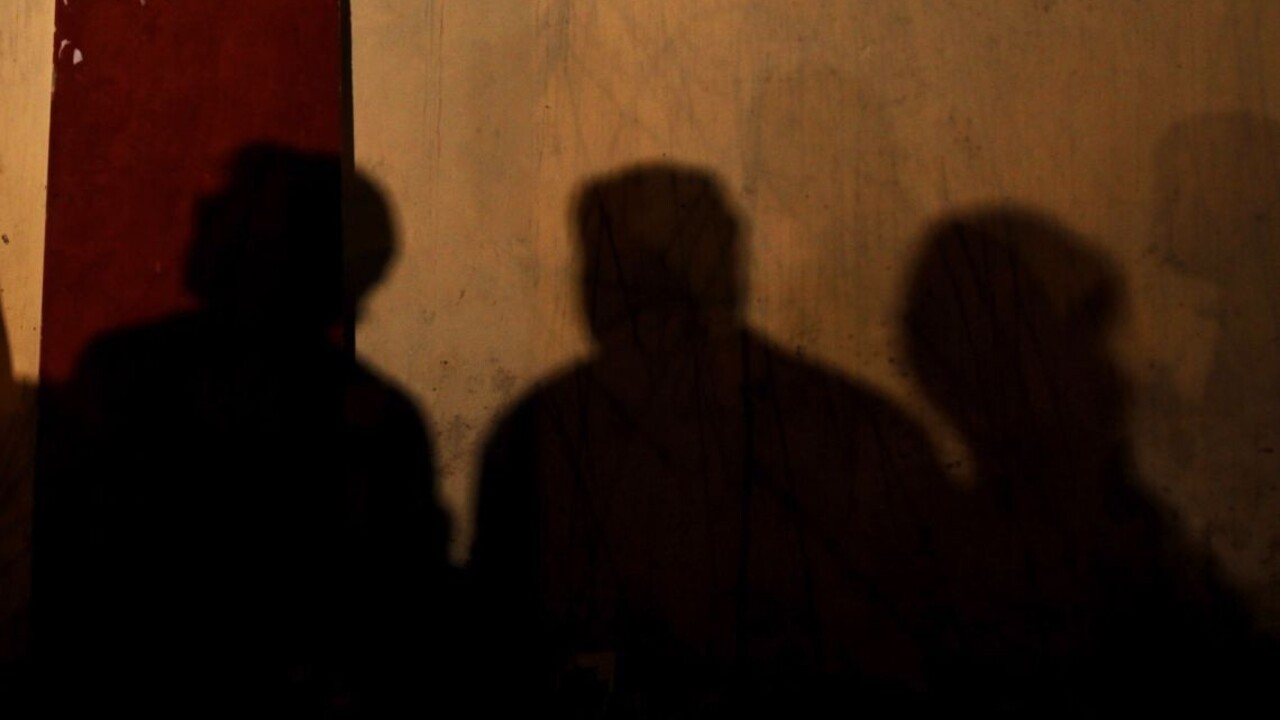 Známu seriálovú herečku zatkli pre zneužívanie žien v tajnom spolku