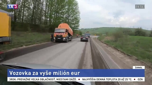 Po 40 rokoch opravujú zničenú cestu, starostovia nie sú spokojní