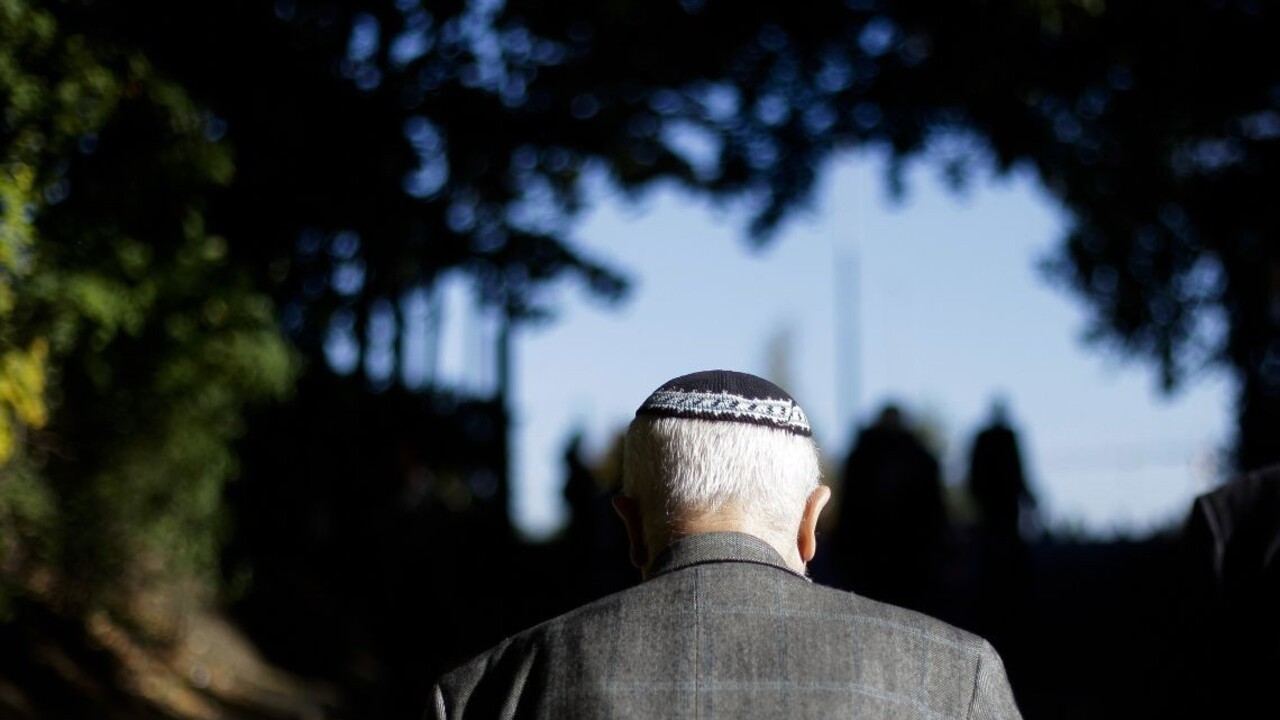 Nenoste tradičnú pokrývku hlavy, radia Židom v Nemecku