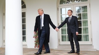 Trump privítal Macrona v USA, hovorí o úžasnom priateľstve