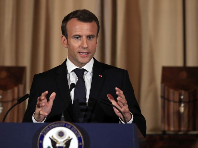 Sloboda kráča ruka v ruke so zodpovednosťou. Odkázal Macron nezaočkovaným