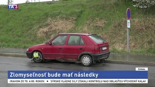 V Kežmarku riešia kuriózny prípad, niekto vtlačil auto do zákazu