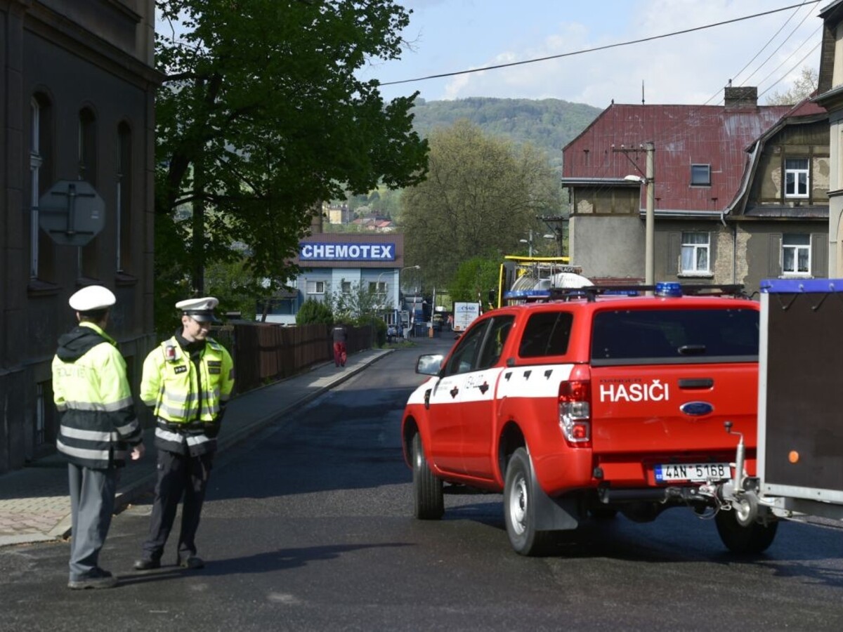 Česko Chemotex hasiči polícia 1140 px (ČTK)