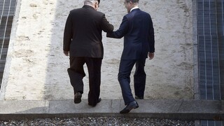 Kim prešiel hranicu. Konalo sa historické stretnutie lídrov Kóreí