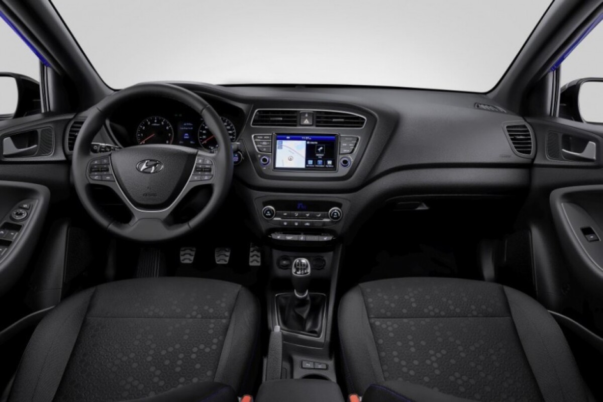 new-hyundai-i20-active-interior-1_0492fe0d.jpg