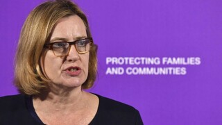 Po škandále okolo ilegálnych migrantov odstúpila britská ministerka