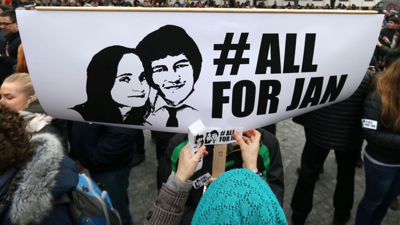 Aktivisti chcú predčasné voľby, začínajú zbierať podpisy