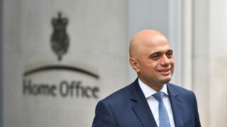 Británia má nového ministra vnútra, má pakistanské korene