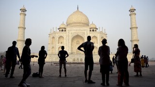 Svetoznámy Tádž Mahal stráca svoju farbu, príčinou je aj hmyz
