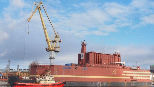 Na more vyplávala prvá mobilná jadrová elektráreň