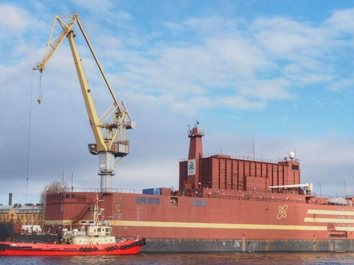 Na more vyplávala prvá mobilná jadrová elektráreň