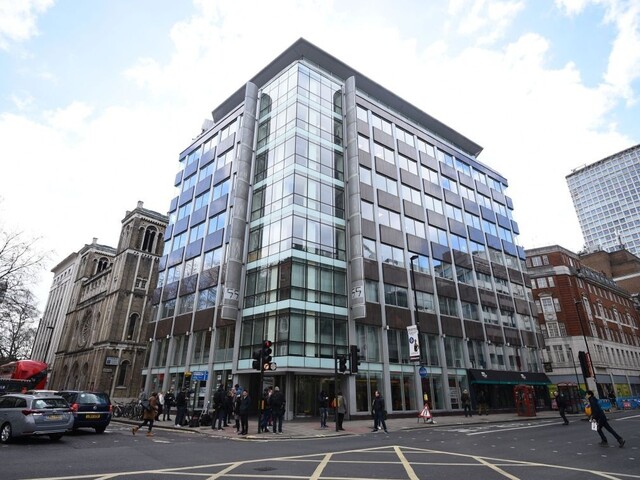 Cambridge Analytica po škandále s údajmi z Facebooku končí