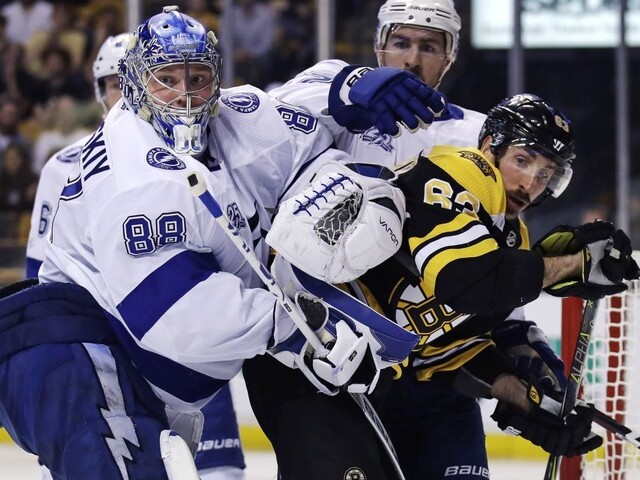 NHL: Tampa Bay naložila Bostonu, o víťazstvo sa zaslúžil Čech