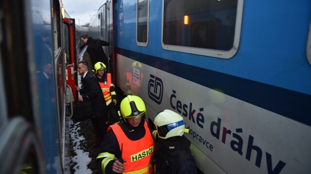 V Česku sa zrazili vlaky, hlásia zranených. Na vine má byť strojvodca